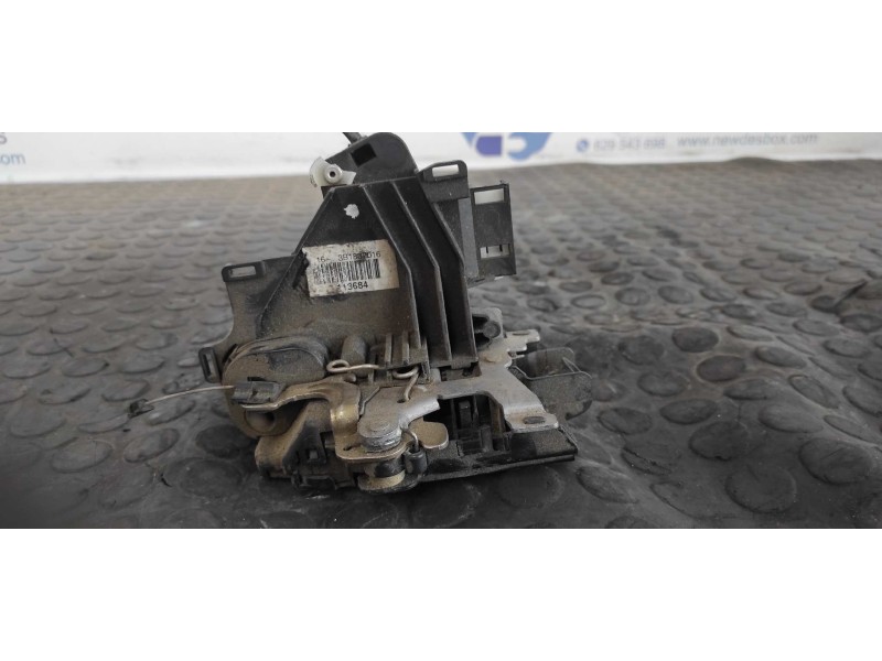 Recambio de cerradura puerta delantera derecha para volkswagen caddy ka/kb (2k) 2.0 sdi referencia OEM IAM 3B1837016  