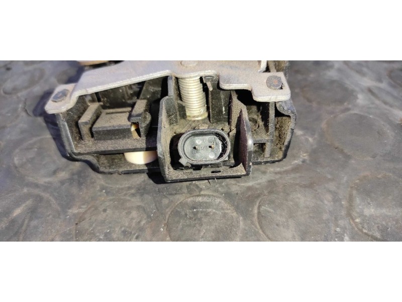 Recambio de cerradura puerta delantera derecha para volkswagen caddy ka/kb (2k) 2.0 sdi referencia OEM IAM 3B1837016  