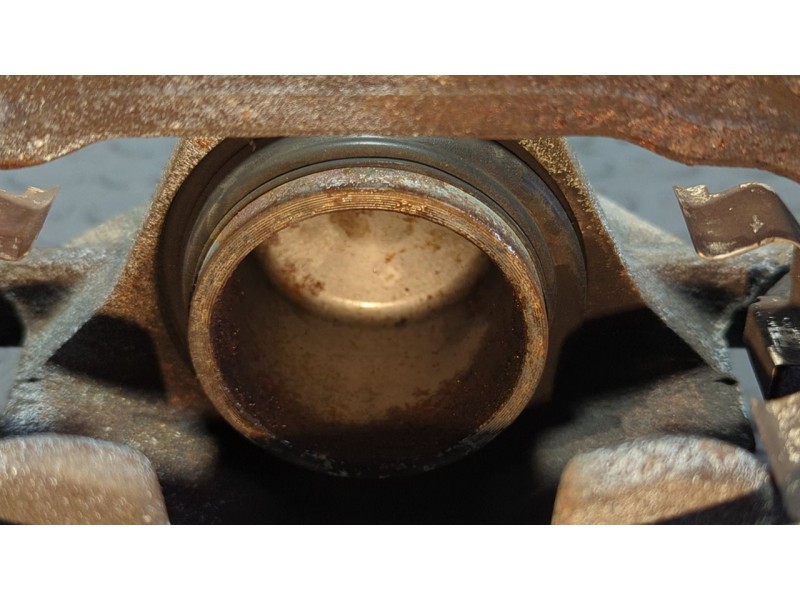 Recambio de pinza de freno delantera izquierda para hyundai tucson (jm) 2.0 crdi cat referencia OEM IAM BC140092  