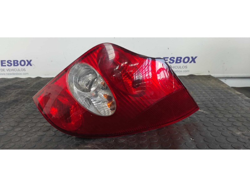 Recambio de piloto trasero derecho para renault laguna ii grandtour (kg0) 1.9 dci diesel referencia OEM IAM 8200002472  