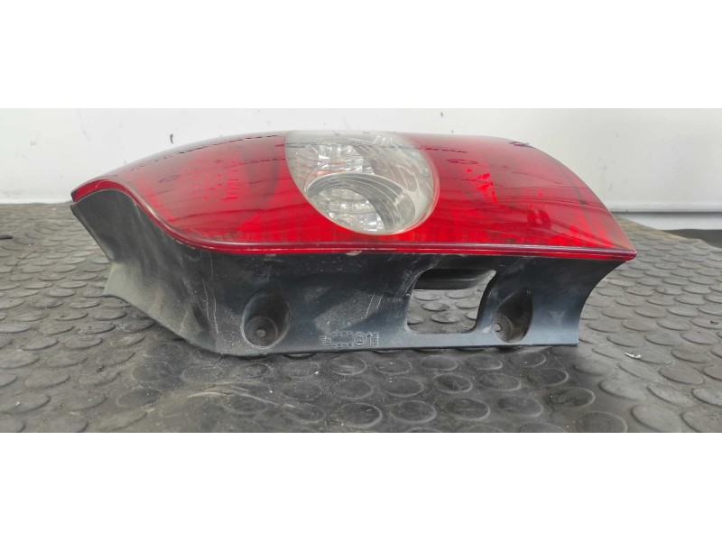 Recambio de piloto trasero derecho para renault laguna ii grandtour (kg0) 1.9 dci diesel referencia OEM IAM 8200002472  