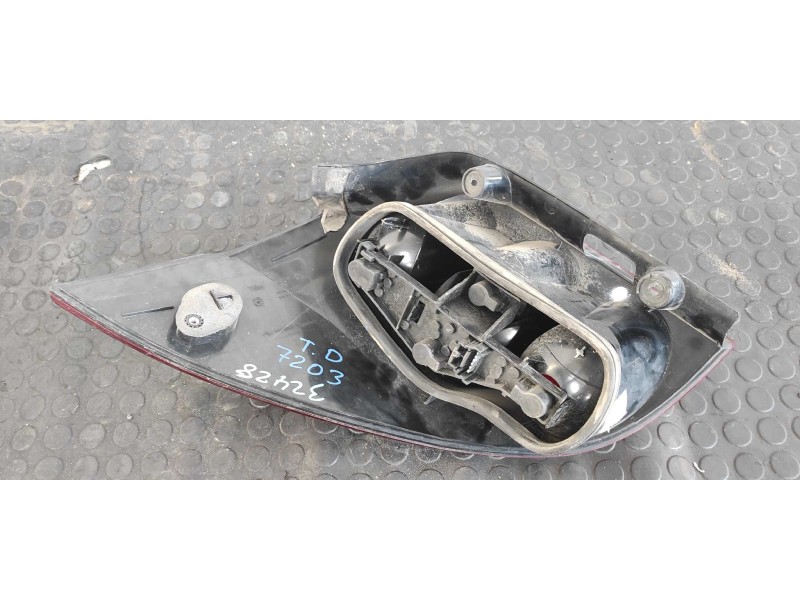 Recambio de piloto trasero derecho para renault laguna ii grandtour (kg0) 1.9 dci diesel referencia OEM IAM 8200002472  