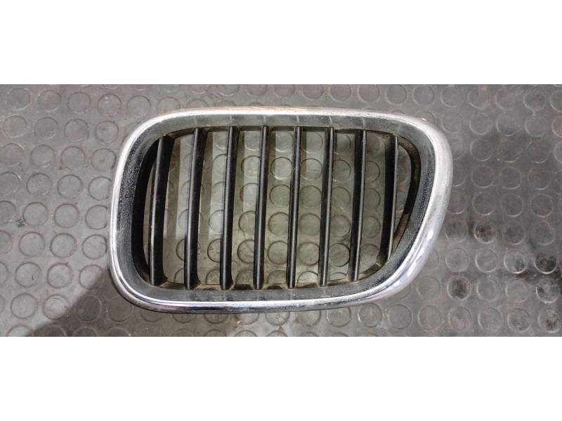 Recambio de rejilla delantera para bmw x5 (e53) 3.0i referencia OEM IAM 51138247673  