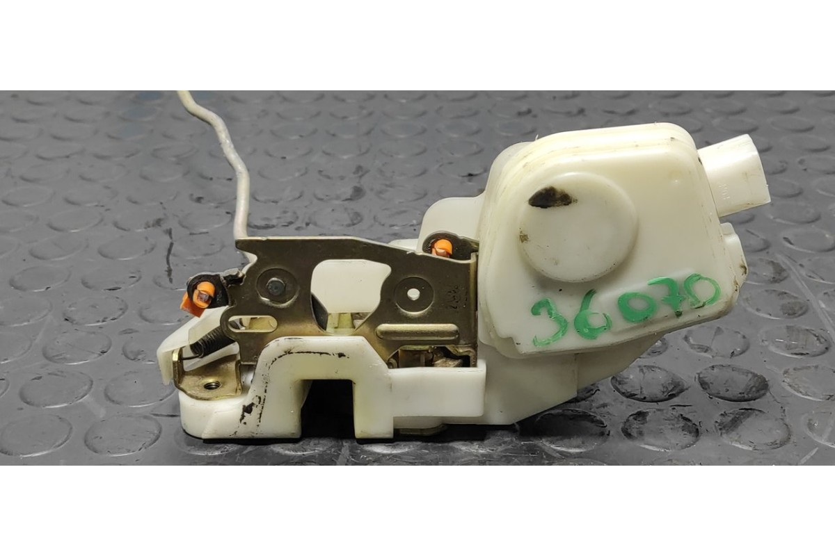 Recambio de cerradura puerta delantera izquierda para mitsubishi l 200 (k6/7) 2500 td magnum sport (4-ptas.) referencia OEM IAM 
