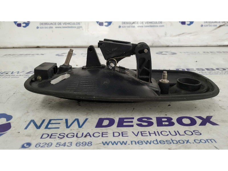 Recambio de maneta trasera derecha para renault trafic combi (ab 4.01) 1.9 diesel referencia OEM IAM 8200170625  