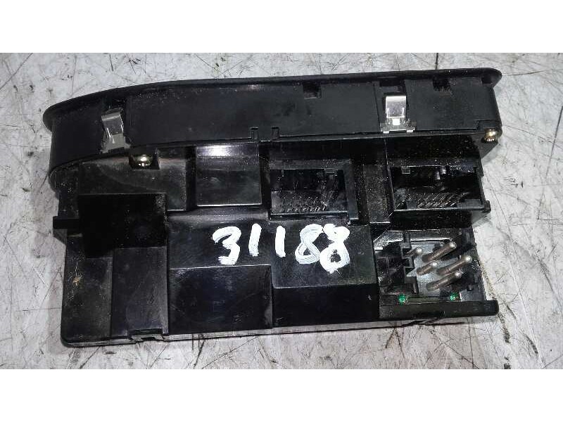 Recambio de mando elevalunas delantero izquierdo para bmw serie 5 berlina (e39) 2.8 24v cat referencia OEM IAM 8368966  