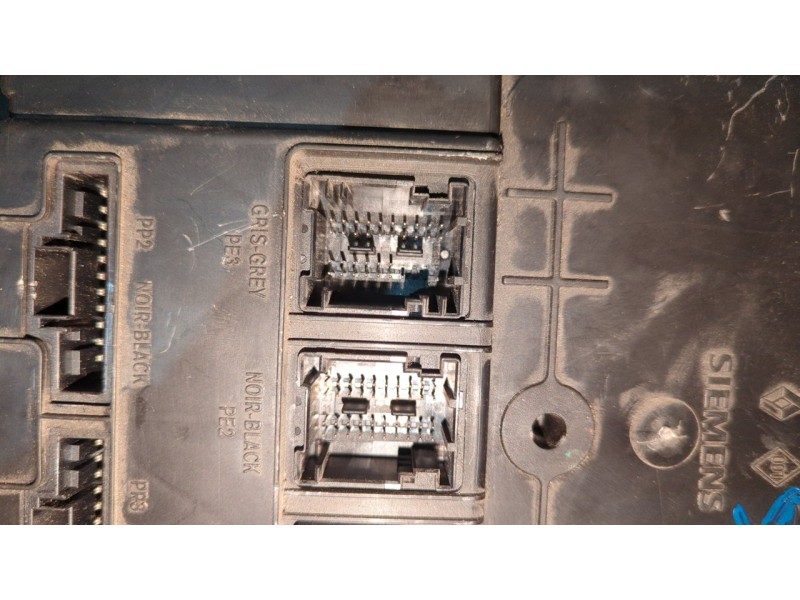 Recambio de caja reles / fusibles para renault megane ii berlina 3p 1.9 dci diesel referencia OEM IAM 8200309691  