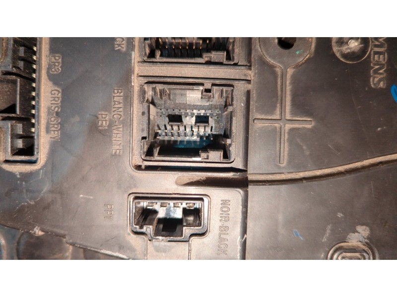 Recambio de caja reles / fusibles para renault megane ii berlina 3p 1.9 dci diesel referencia OEM IAM 8200309691  