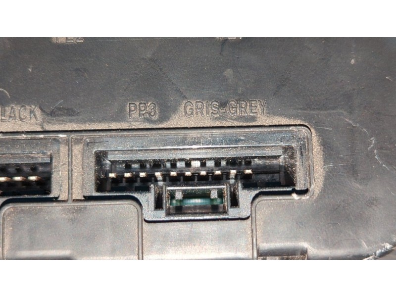 Recambio de caja reles / fusibles para renault megane ii berlina 3p 1.9 dci diesel referencia OEM IAM 8200309691  