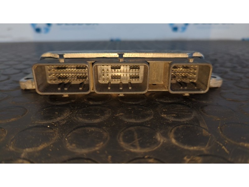 Recambio de centralita motor uce para renault megane ii berlina 3p 1.6 16v referencia OEM IAM 8200298457  