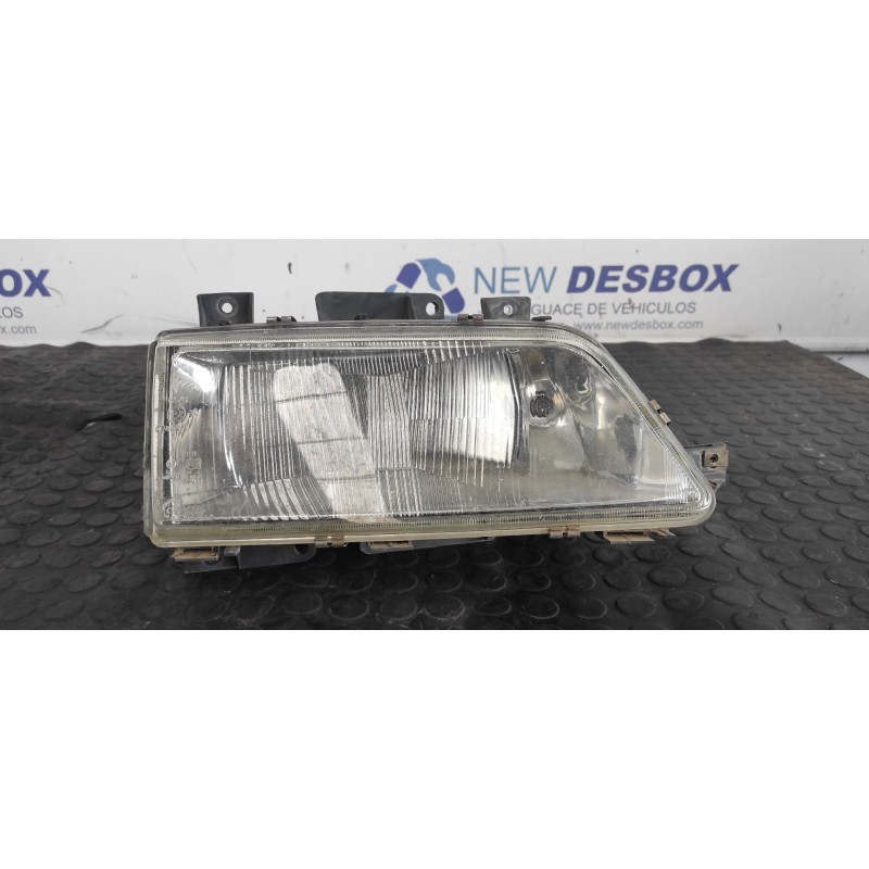 Recambio de faro derecho para peugeot 405 berlina embassy d referencia OEM IAM 0286011  