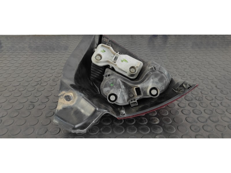 Recambio de piloto trasero derecho para renault megane ii berlina 3p confort authentique referencia OEM IAM 8200073237  