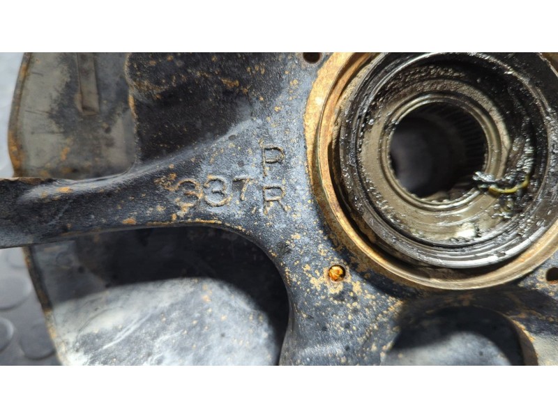 Recambio de mangueta delantera derecha para mitsubishi l 200 (k6/7) 2500 td magnum sport (4-ptas.) referencia OEM IAM 337R  