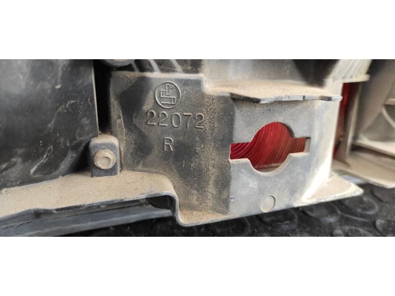 Recambio de piloto trasero derecho para mercedes-benz clase s (w126) berlina+coupe se 500 referencia OEM IAM 1268200764  