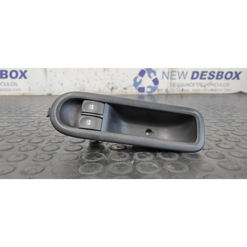 Recambio de mando elevalunas delantero izquierdo para renault twingo societe referencia OEM IAM 8200356513  