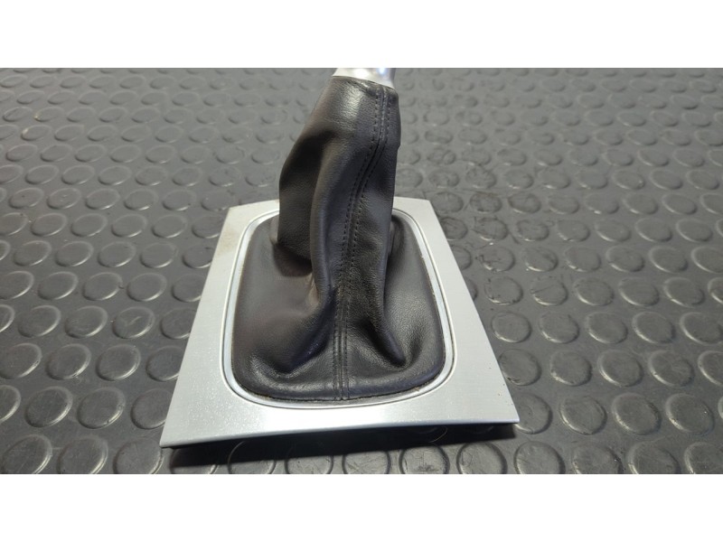Recambio de pomo palanca cambio para audi a3 sportback (8p) 2.0 fsi ambiente referencia OEM IAM 8P0863279  