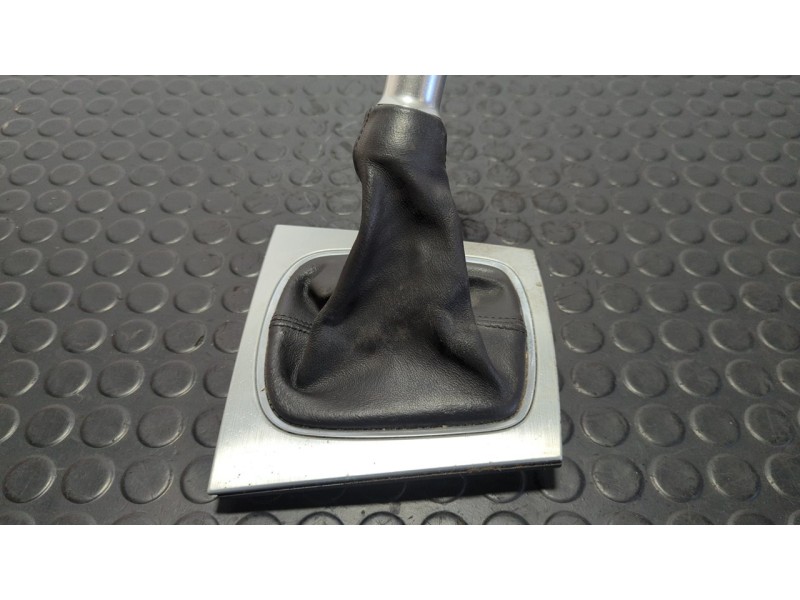 Recambio de pomo palanca cambio para audi a3 sportback (8p) 2.0 fsi ambiente referencia OEM IAM 8P0863279  