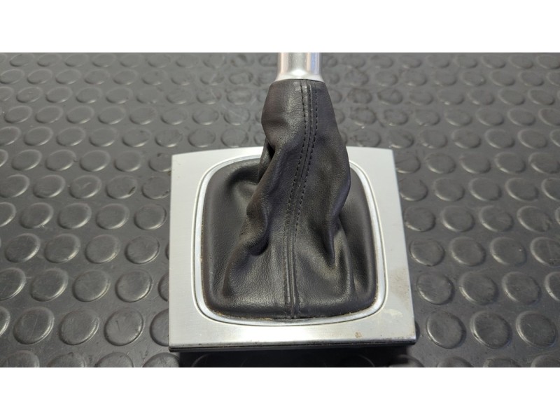 Recambio de pomo palanca cambio para audi a3 sportback (8p) 2.0 fsi ambiente referencia OEM IAM 8P0863279  