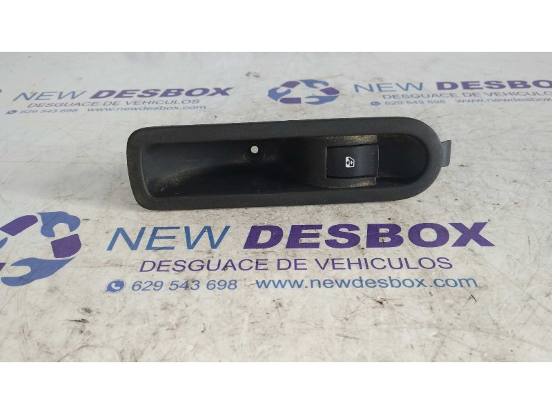 Recambio de mando elevalunas trasero derecho para renault megane ii berlina 3p 1.6 cat referencia OEM IAM 156013870  
