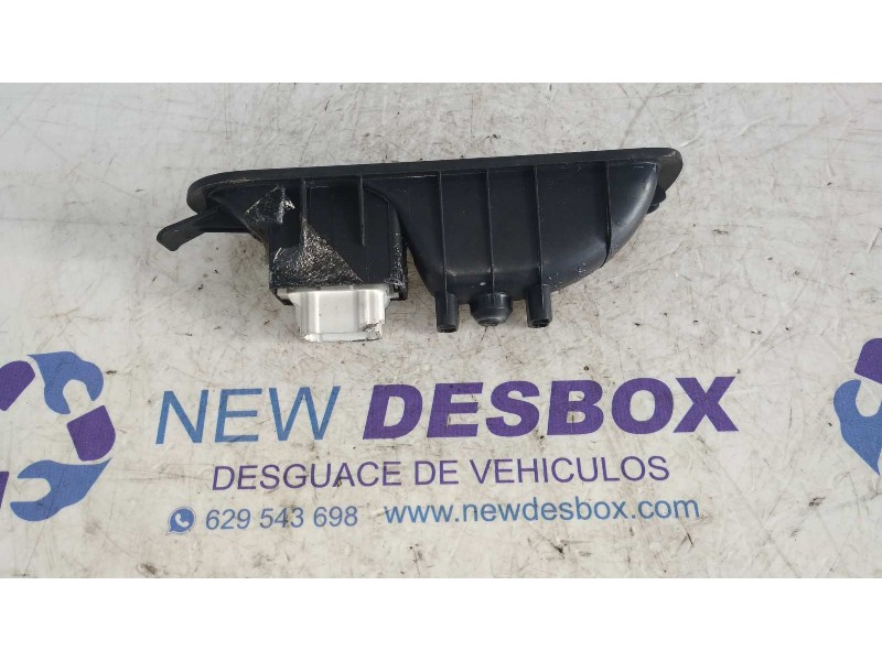 Recambio de mando elevalunas trasero derecho para renault megane ii berlina 3p 1.6 cat referencia OEM IAM 156013870  