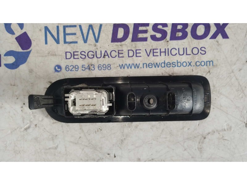 Recambio de mando elevalunas trasero derecho para renault megane ii berlina 3p 1.6 cat referencia OEM IAM 156013870  