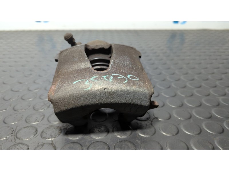 Recambio de pinza de freno delantera derecha para seat leon (1p1) sport limited referencia OEM IAM CN882  