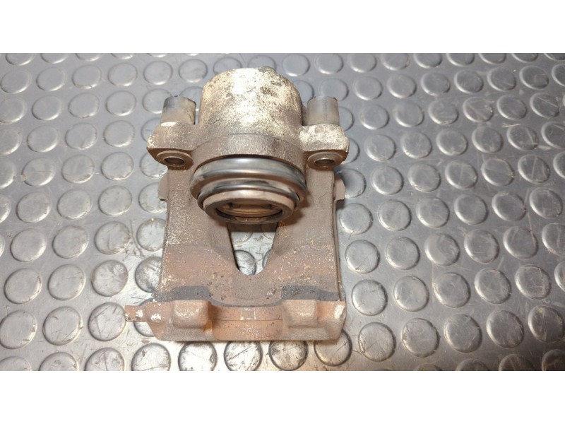 Recambio de pinza de freno delantera derecha para seat leon (1p1) sport limited referencia OEM IAM CN882  