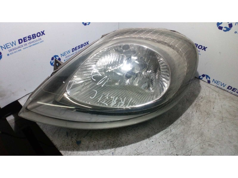 Recambio de faro izquierdo para renault trafic caja cerrada (ab 4.01) 1.9 diesel referencia OEM IAM 7700311371  