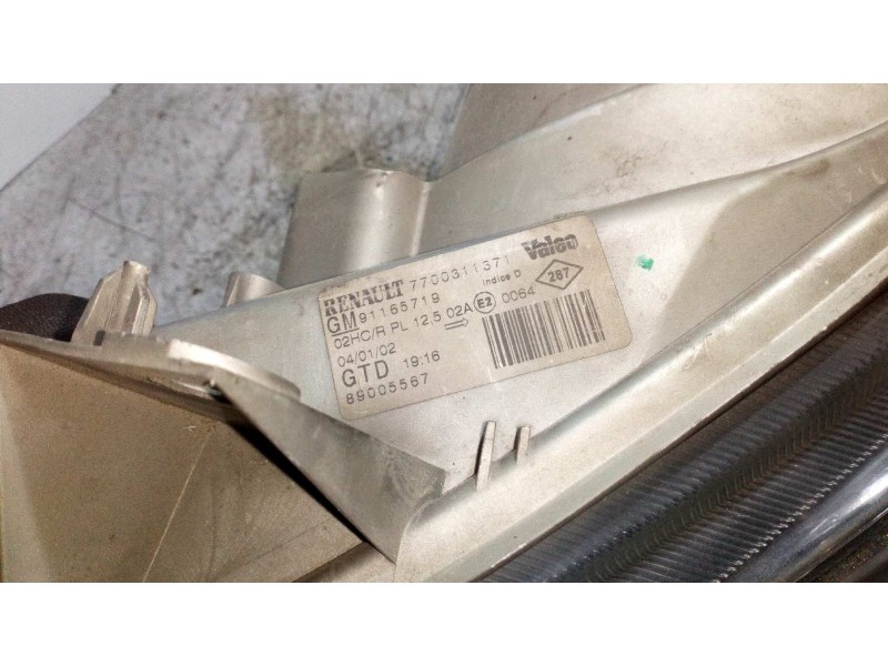 Recambio de faro izquierdo para renault trafic caja cerrada (ab 4.01) 1.9 diesel referencia OEM IAM 7700311371  