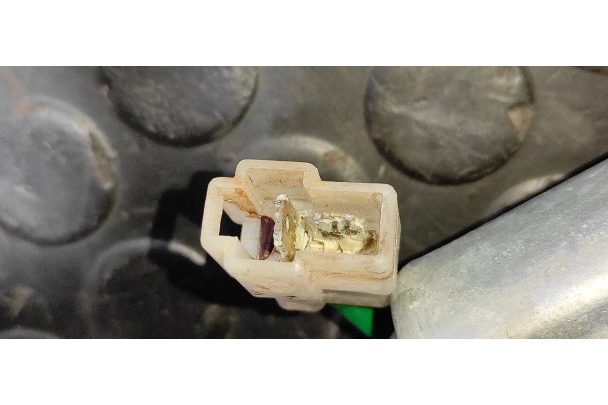 Recambio de elevalunas delantero derecho para mitsubishi l 200 (k6/7) 2500 td magnum sport (4-ptas.) referencia OEM IAM MR144596