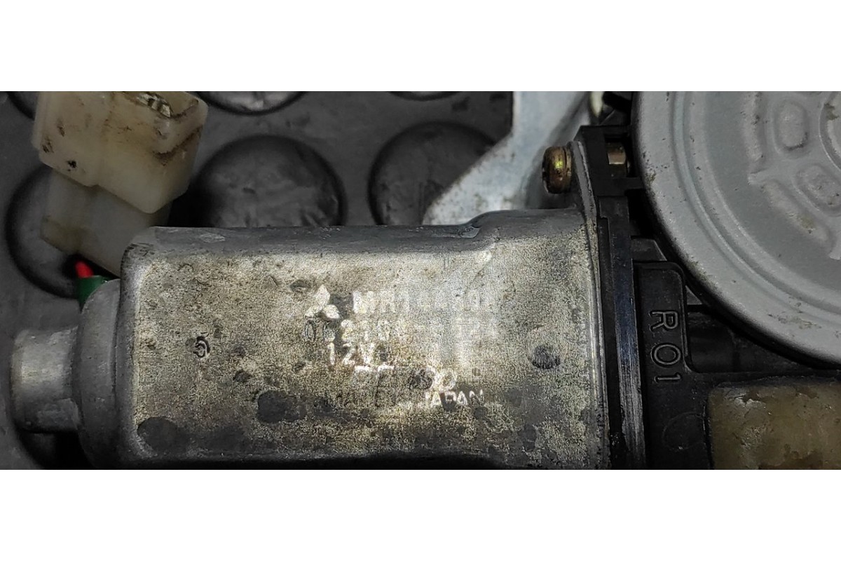 Recambio de elevalunas delantero derecho para mitsubishi l 200 (k6/7) 2500 td magnum sport (4-ptas.) referencia OEM IAM MR144596