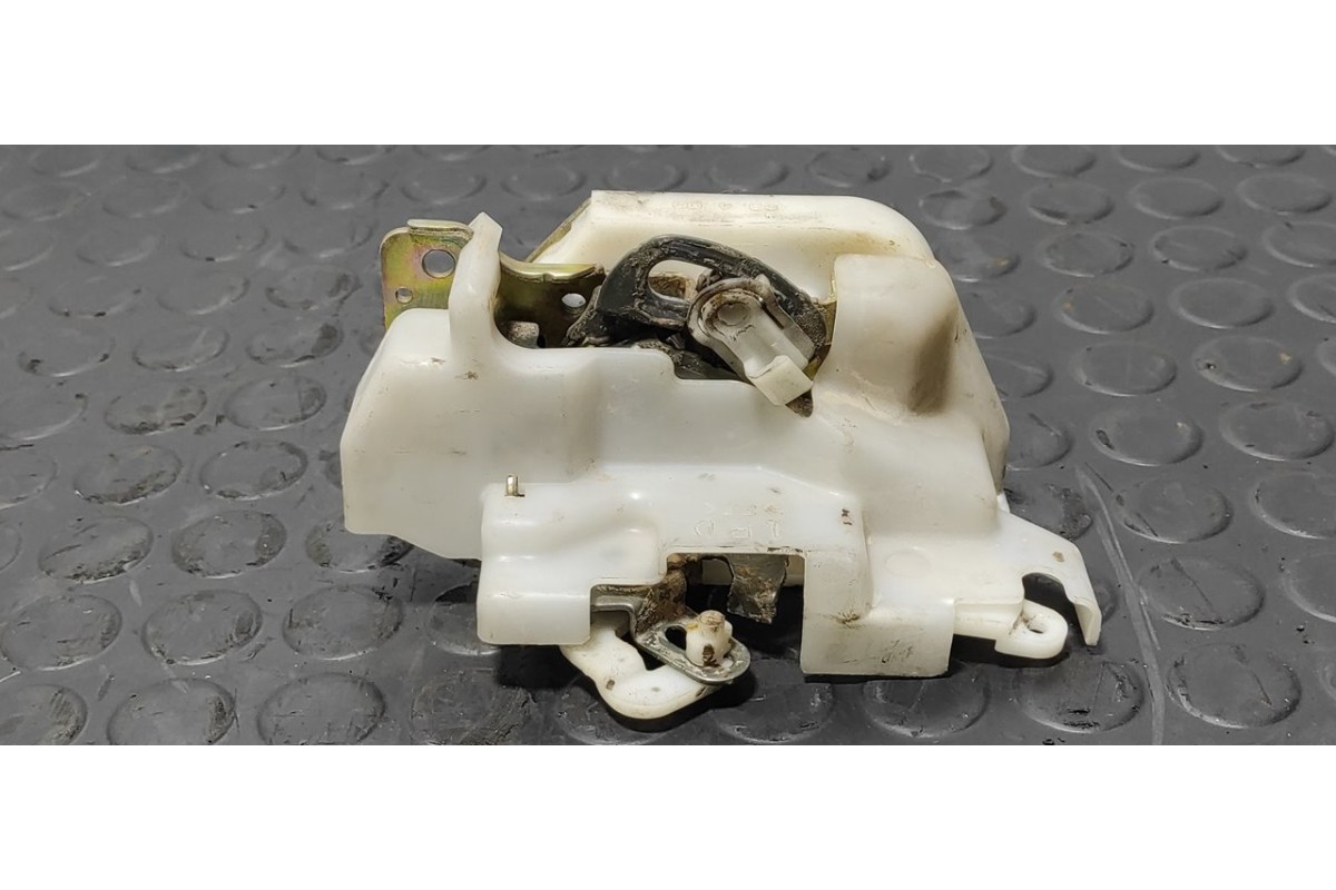 Recambio de cerradura puerta trasera derecha para mitsubishi l 200 (k6/7) 2500 td magnum sport (4-ptas.) referencia OEM IAM 9840