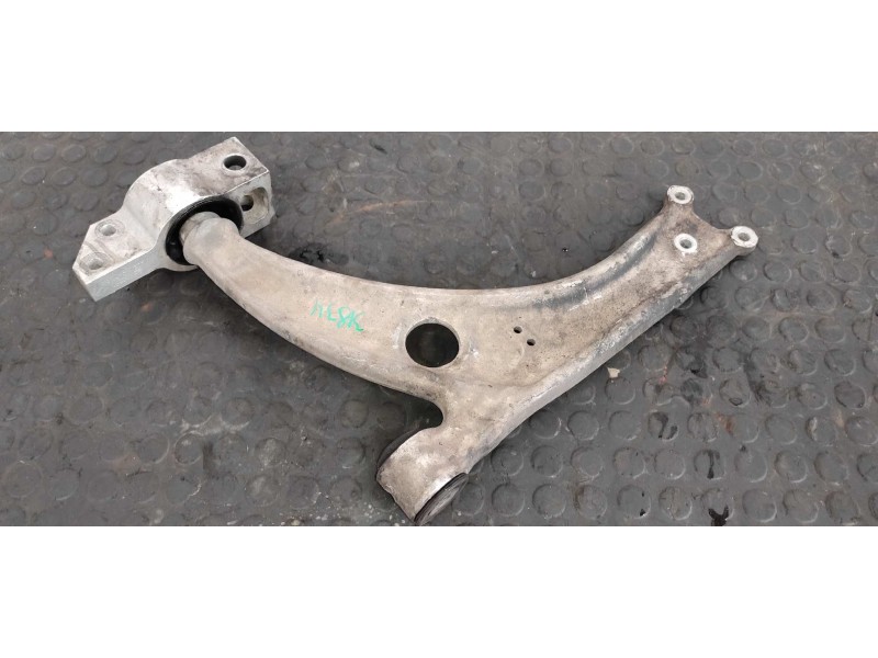 Recambio de brazo derecho inferior delantero para volkswagen passat berlina (3c2) 1.9 tdi referencia OEM IAM 3C0407153B  