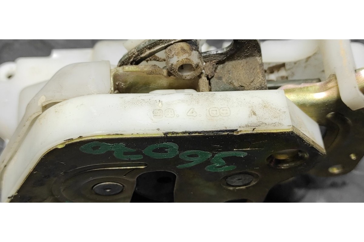 Recambio de cerradura puerta trasera derecha para mitsubishi l 200 (k6/7) 2500 td magnum sport (4-ptas.) referencia OEM IAM 9840