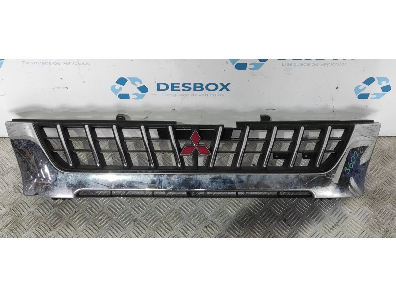 Recambio de rejilla delantera para mitsubishi l 200 (k6/7) 2500 td magnum sport (4-ptas.) referencia OEM IAM MR339880  