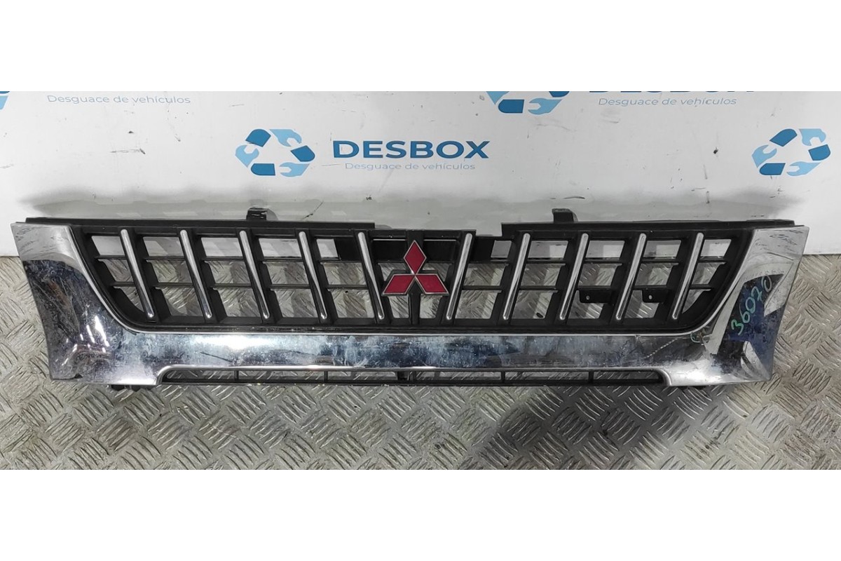 Recambio de rejilla delantera para mitsubishi l 200 (k6/7) 2500 td magnum sport (4-ptas.) referencia OEM IAM MR339880  
