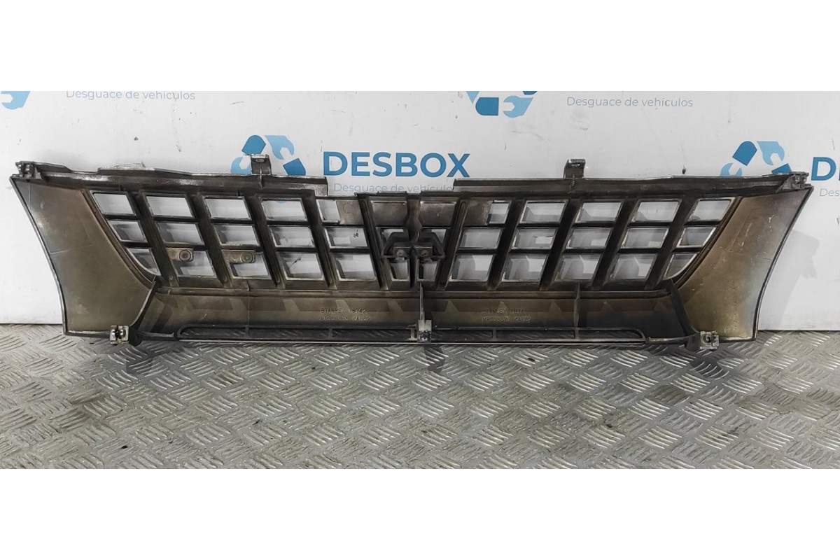 Recambio de rejilla delantera para mitsubishi l 200 (k6/7) 2500 td magnum sport (4-ptas.) referencia OEM IAM MR339880  