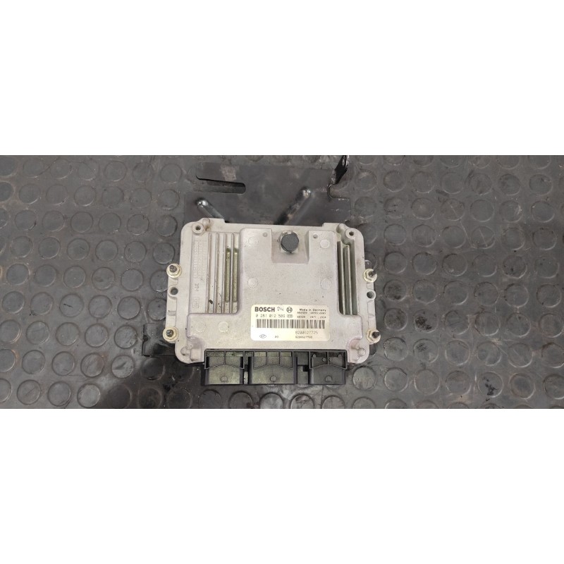 Recambio de centralita motor uce para renault scenic ii 1.9 dci diesel referencia OEM IAM 8200527725  