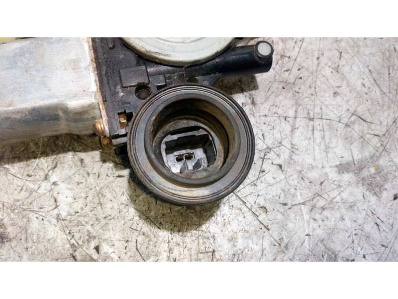 Recambio de elevalunas trasero izquierdo para toyota rav 4 (a2) 2.0 luna 4x4 (2003) referencia OEM IAM 71042070  