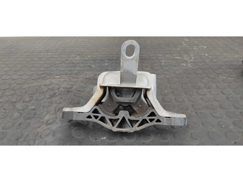 Recambio de soporte motor izquierdo para renault scenic ii adventure by coronel tapiocca referencia OEM IAM 13248551  