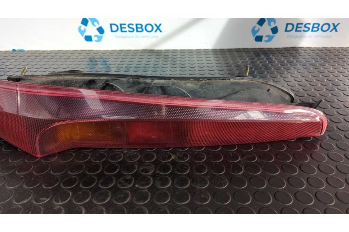 Recambio de piloto trasero izquierdo para fiat punto berlina (188) 1.3 16v multijet feel referencia OEM IAM 517643730  