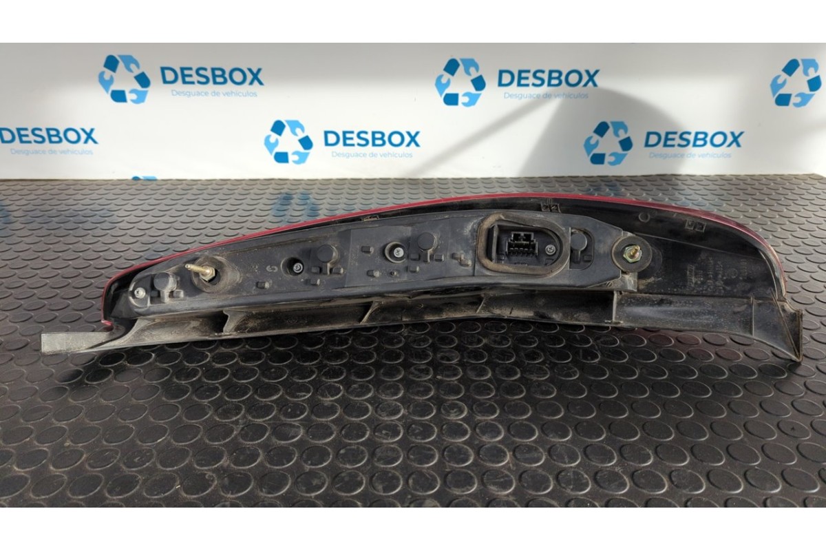 Recambio de piloto trasero izquierdo para fiat punto berlina (188) 1.3 16v multijet feel referencia OEM IAM 517643730  