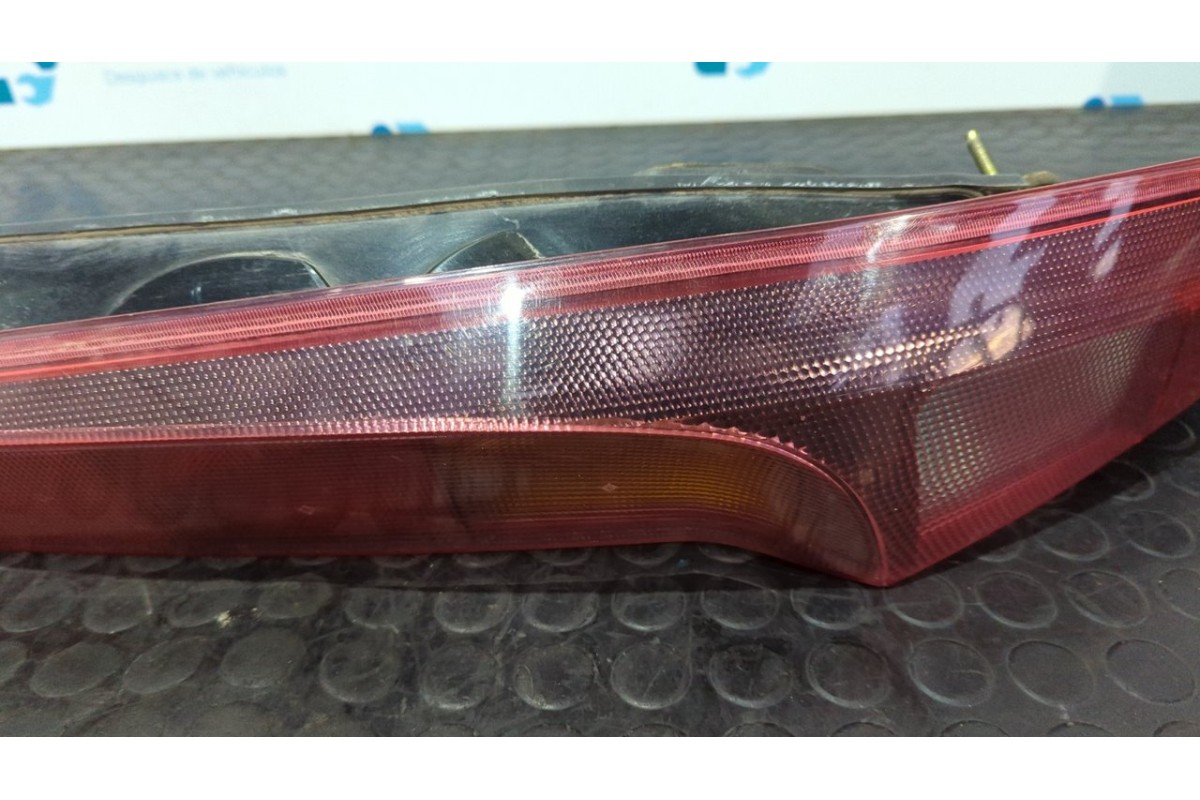 Recambio de piloto trasero derecho para fiat punto berlina (188) 1.3 16v multijet feel referencia OEM IAM 51764372  