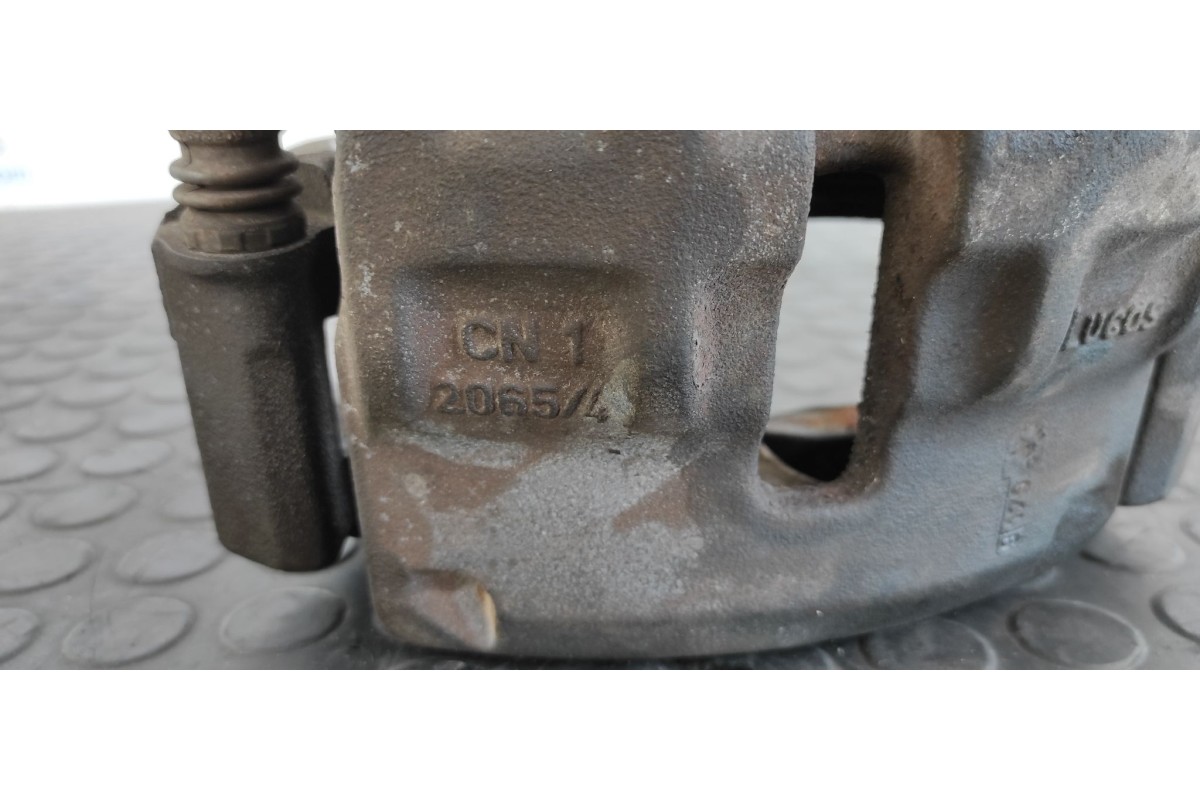 Recambio de pinza de freno delantera izquierda para land rover discovery (lt) 2.5 turbodiesel referencia OEM IAM CN120654  