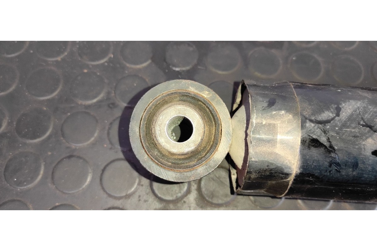 Recambio de amortiguador delantero izquierdo para land rover discovery (lt) 2.5 turbodiesel referencia OEM IAM RNB103532  