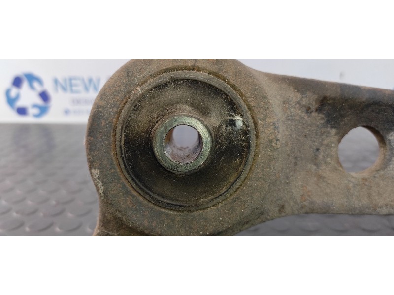 Recambio de brazo izquierdo inferior trasero para land rover discovery (lt) 2.5 turbodiesel referencia OEM IAM RBJ102460  