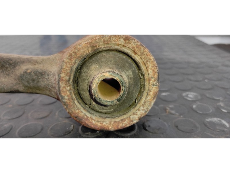 Recambio de brazo izquierdo inferior trasero para land rover discovery (lt) 2.5 turbodiesel referencia OEM IAM RBJ102460  