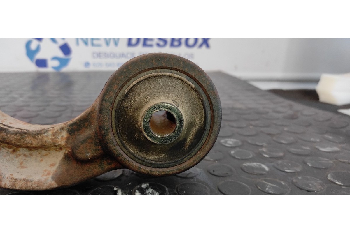 Recambio de brazo derecho inferior trasero para land rover discovery (lt) 2.5 turbodiesel referencia OEM IAM RBJ102460  