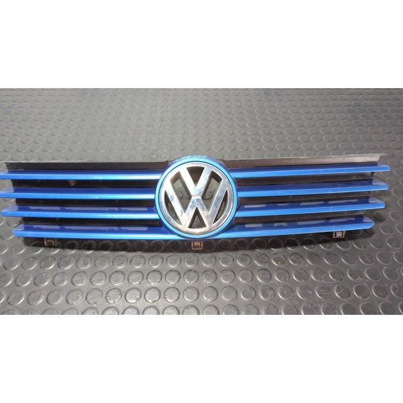 Recambio de rejilla delantera para volkswagen polo berlina (6n2) 1.4 16v referencia OEM IAM 6N0853651J  