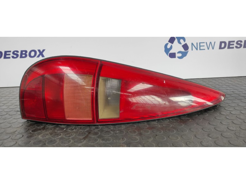 Recambio de piloto trasero izquierdo para renault laguna (b56) 1.9 dti referencia OEM IAM VALEO2261  